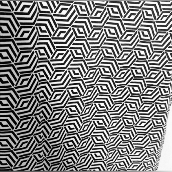 Versace Italia White/Black Geo Print - Picture 6 of 11